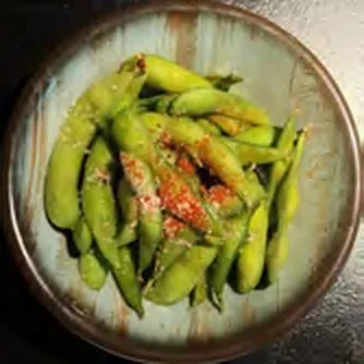 Edamame mit Meersalz und Chili Pulver